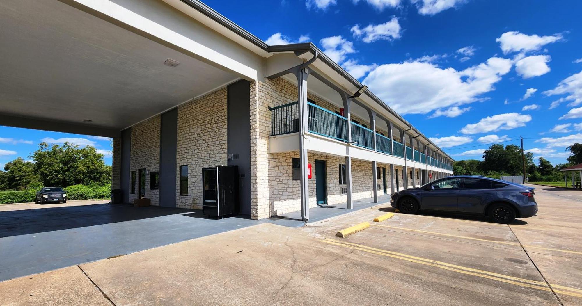 Scottish Inn & Suites Wharton Exterior photo
