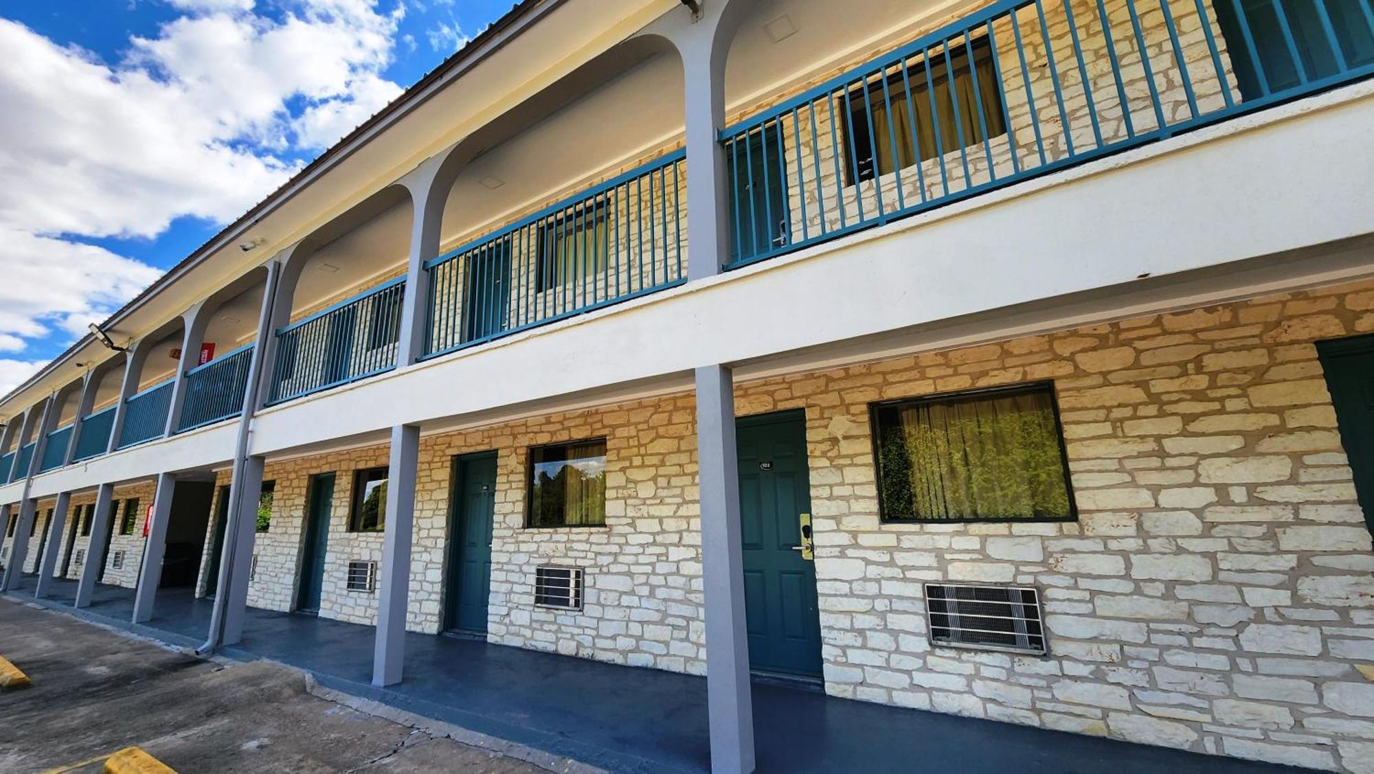 Scottish Inn & Suites Wharton Exterior photo