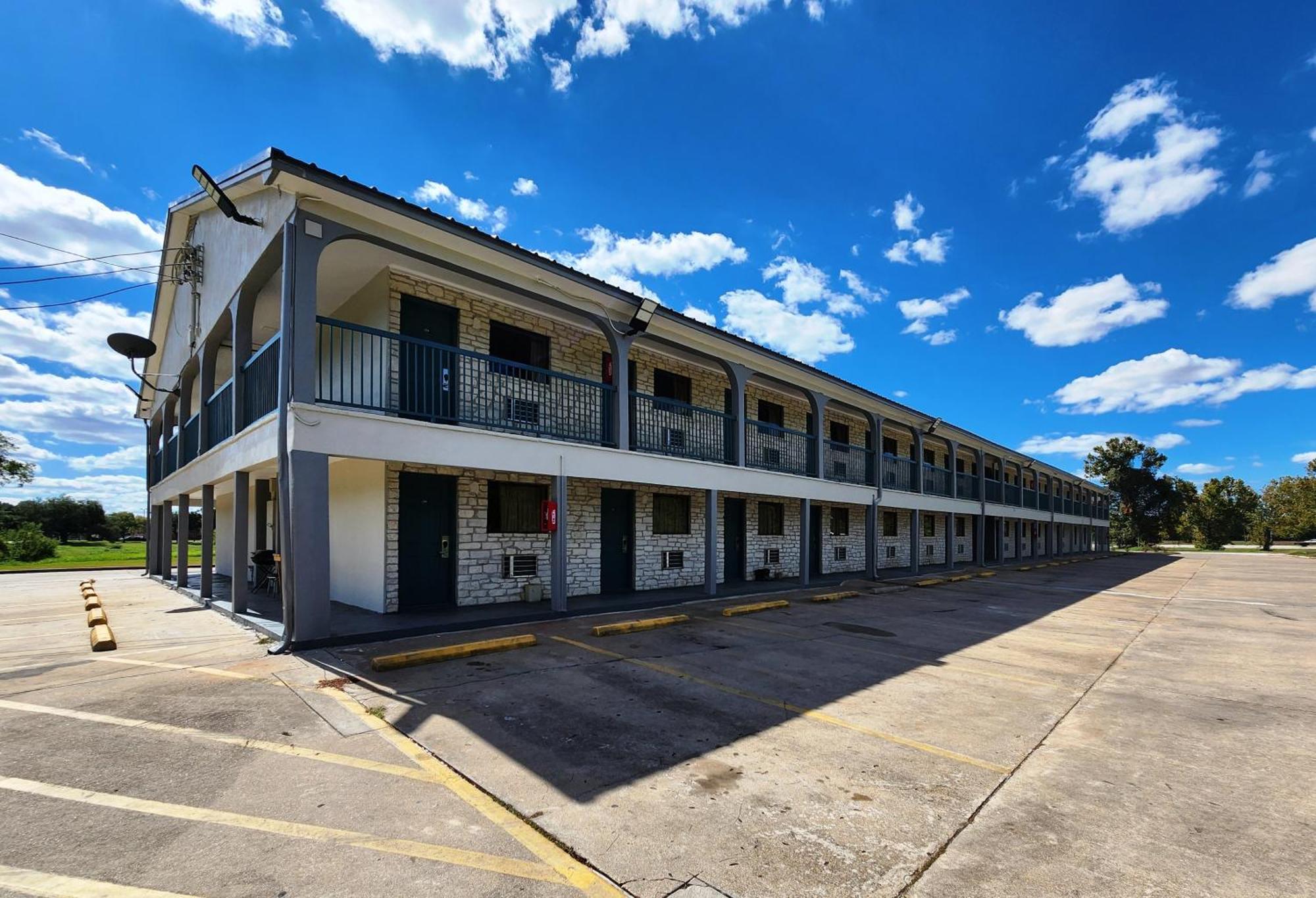Scottish Inn & Suites Wharton Exterior photo